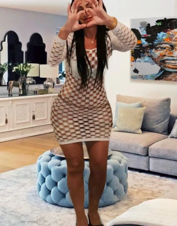 Naturgeile Nymphomanische Schweizer Lady Die Sex Ueber Alles Liebt Ruf An — 3 / 5