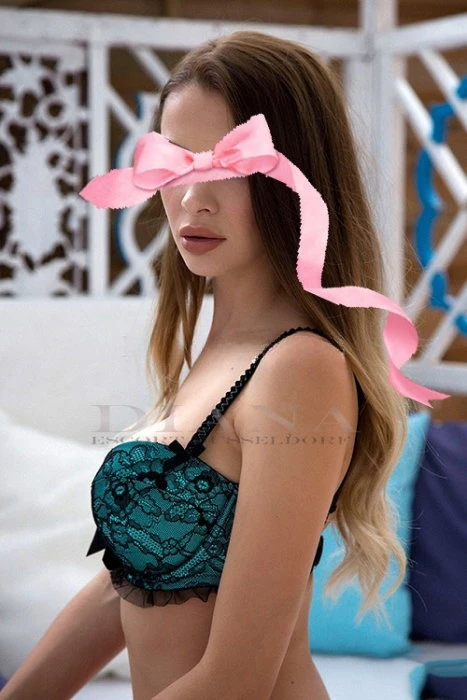 Jessica — 2 / 3