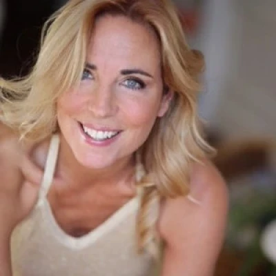 Summer, Escort, Paris