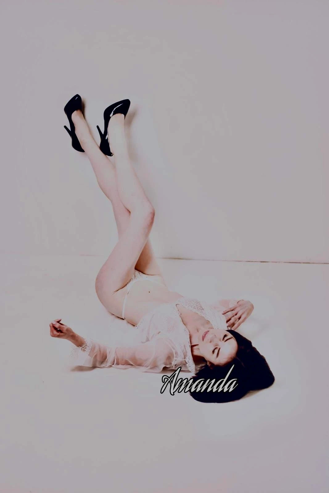 Amanda — 2 / 4