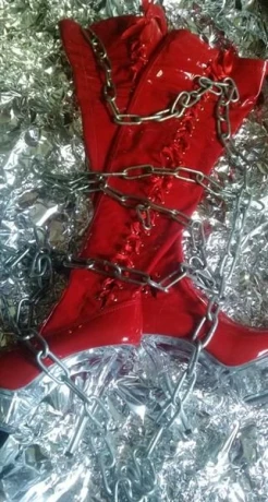 BERÜHRBARE STRENGE LADY — 1 / 3