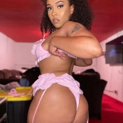 Nicky, Escort, Sohar