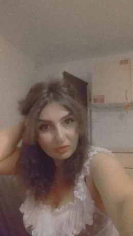 Kira Zartlich — 3 / 5