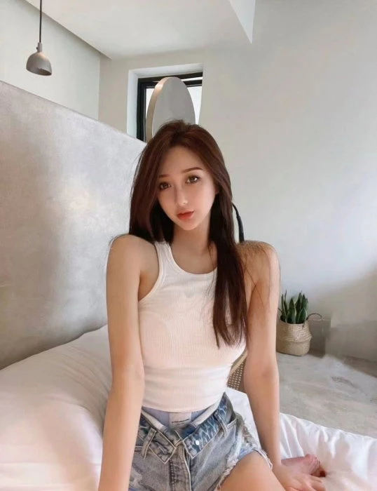 Emma — 1 / 3