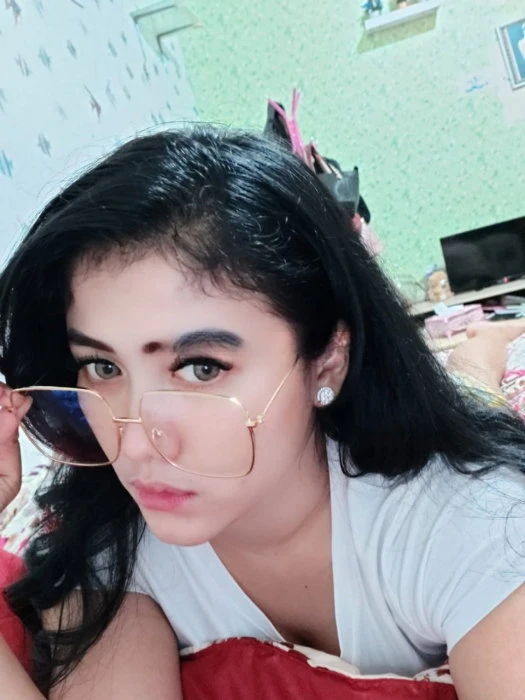 Natalie — 2 / 3