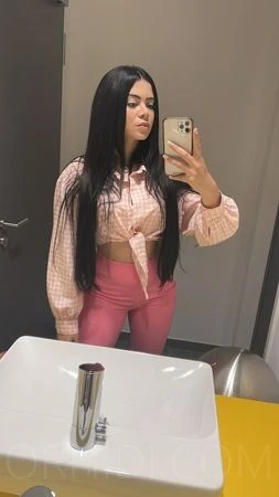 Emily str*p-*n — 2 / 4