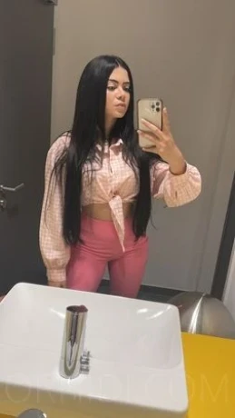 Emily str*p-*n — 2 / 4