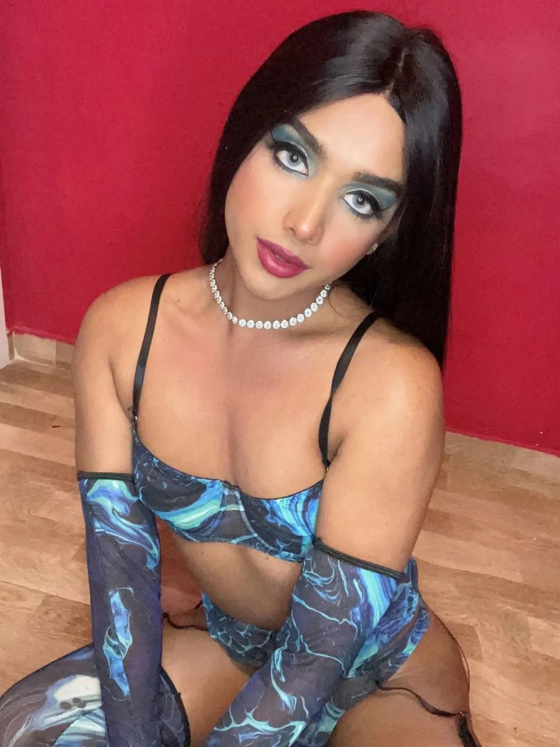 Valentina — 2 / 9