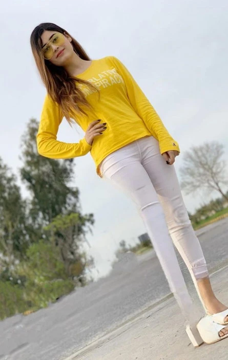 Miki, Escort, Karachi