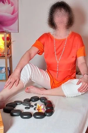 Charmante Wellness & Massage Therapeutin — 2 / 9