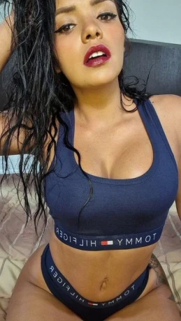 Christina hanna — 3 / 8