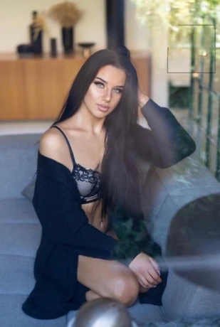 Davina — 3 / 4