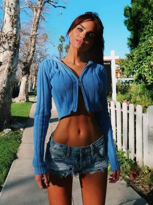 Selena — 3 / 4