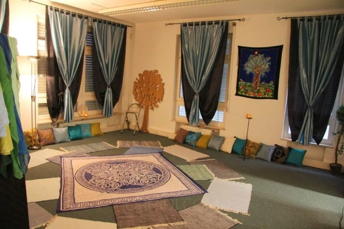 MASSAGE-WELTEN — 4 / 9