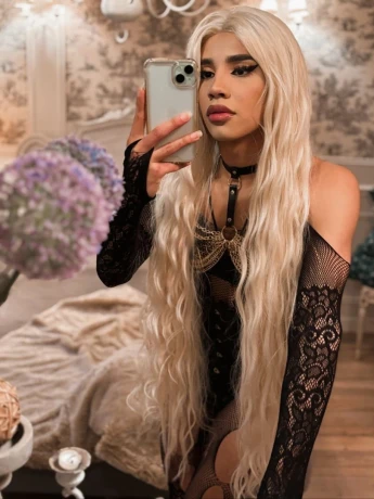 Emma Jolie — 10 / 12