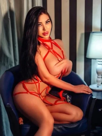 Jasmine Dominatrix — 8 / 10