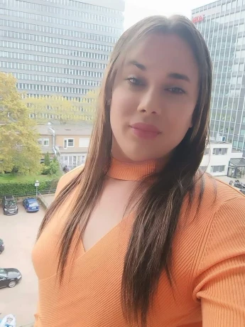 Alondra Hot — 6 / 8