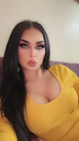 Shemale Haneen — 3 / 11