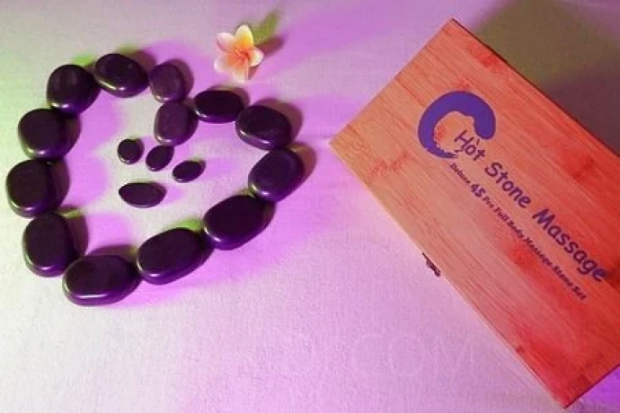 Charmante Wellness & Massage Therapeutin — 6 / 9