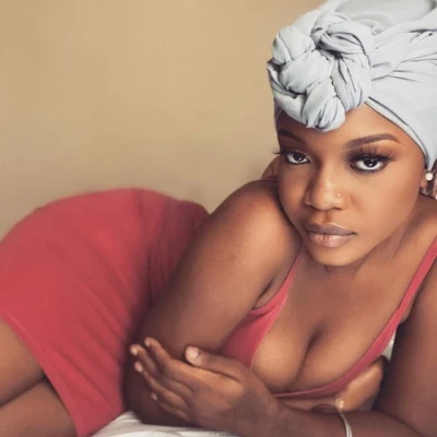 Whitney, Escort, Al Wukayr