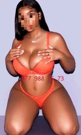 Sexy Latin Bombshell — 2 / 4