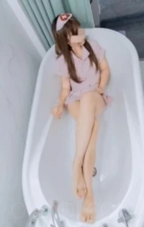 Yuka  aus Japan — 2 / 3