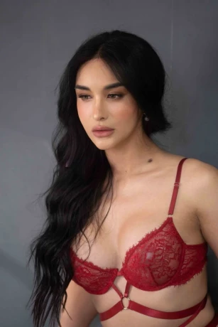 Alexandra Gomez — 1 / 12