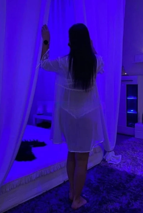 Lea, Escort, Luxembourg