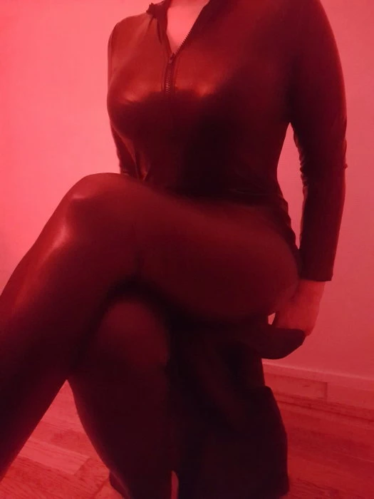 Linaa16, Escort, Paris