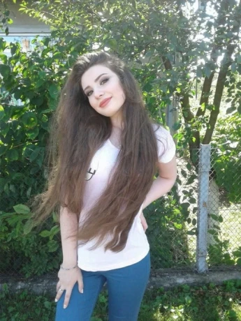 Melanie — 2 / 4