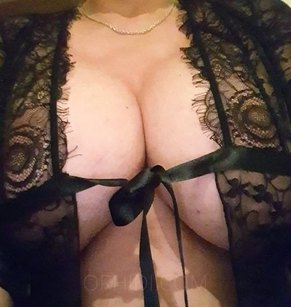 Massage Milf Inga — 2 / 5