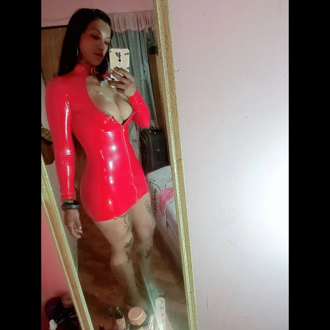 Danielle Suarez — 8 / 12