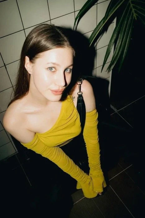 Polina — 2 / 7
