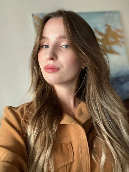 Yana — 2 / 7