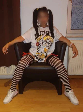 Steamy Sara — 4 / 5