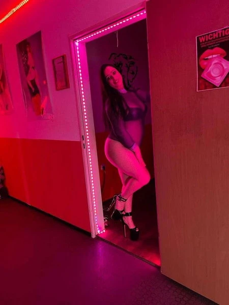 Christina99 — 3 / 7