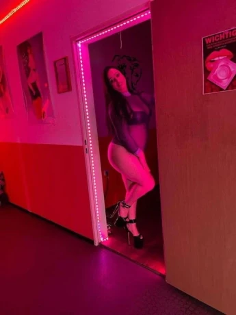 Christina99 — 3 / 7