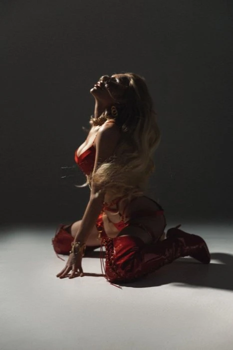 Bella — 3 / 8