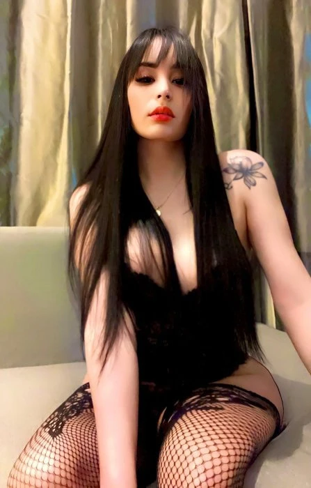 Bella — 2 / 3