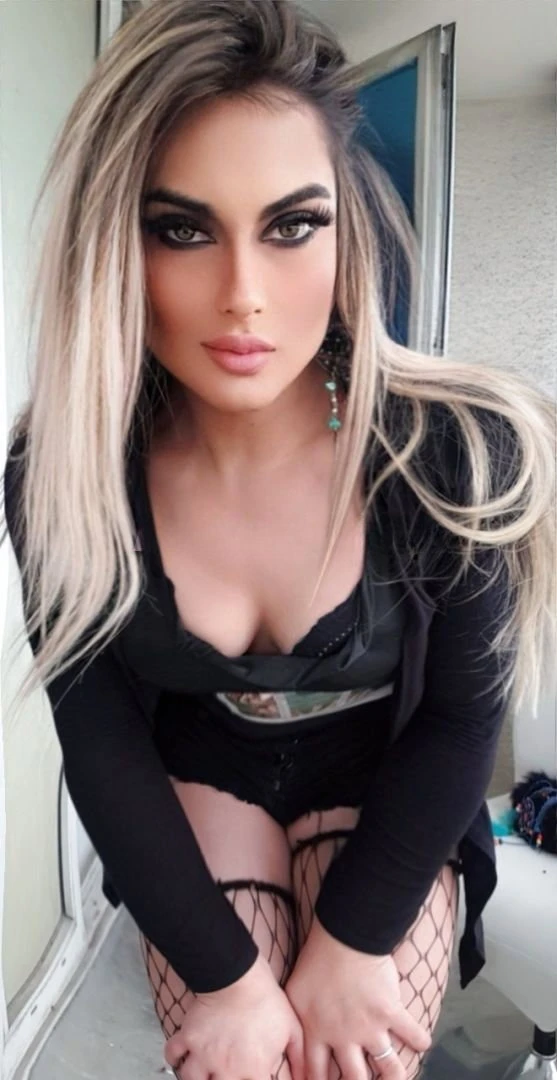 Megan mel — 2 / 3