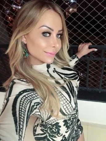 TS Thais Anderson aus Brasilien — 10 / 18