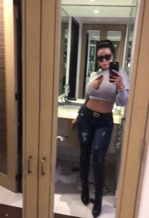 Lily, Escort, Amman