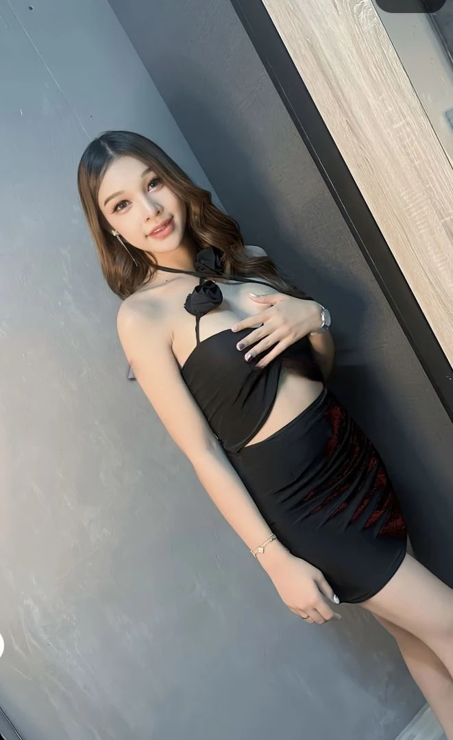 Yoonah — 8 / 9