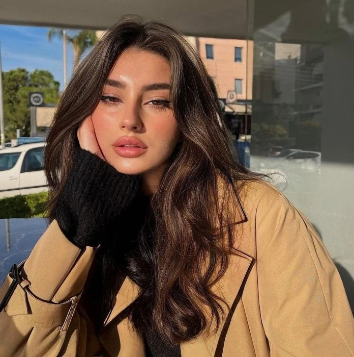 Charmian — 3 / 4