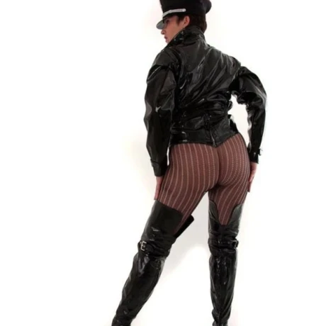 Freifrau von Ei — 9 / 24