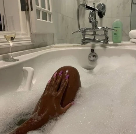 Mistress Ella — 2 / 3