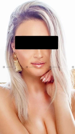 Selena Brandneu — 1 / 5