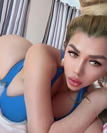 Naomi S*xbombe — 10 / 18