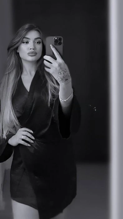 Karolina — 2 / 5