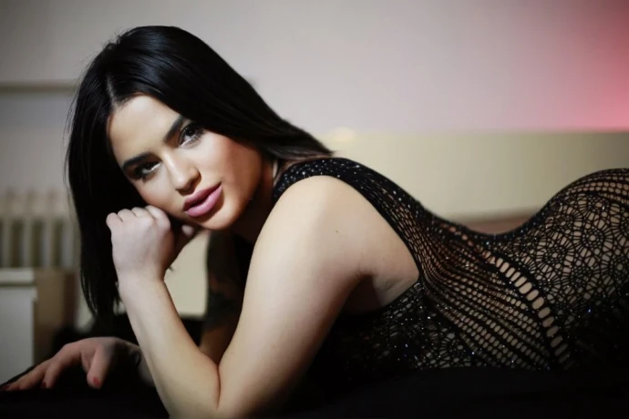 Stephanie — 4 / 11